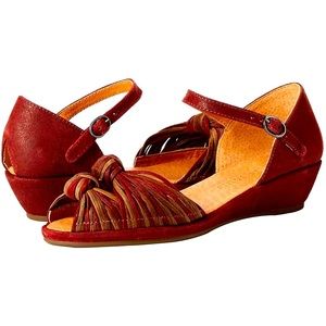 Gentle Souls By Kenneth Cole Lily Knot Sandal NWT